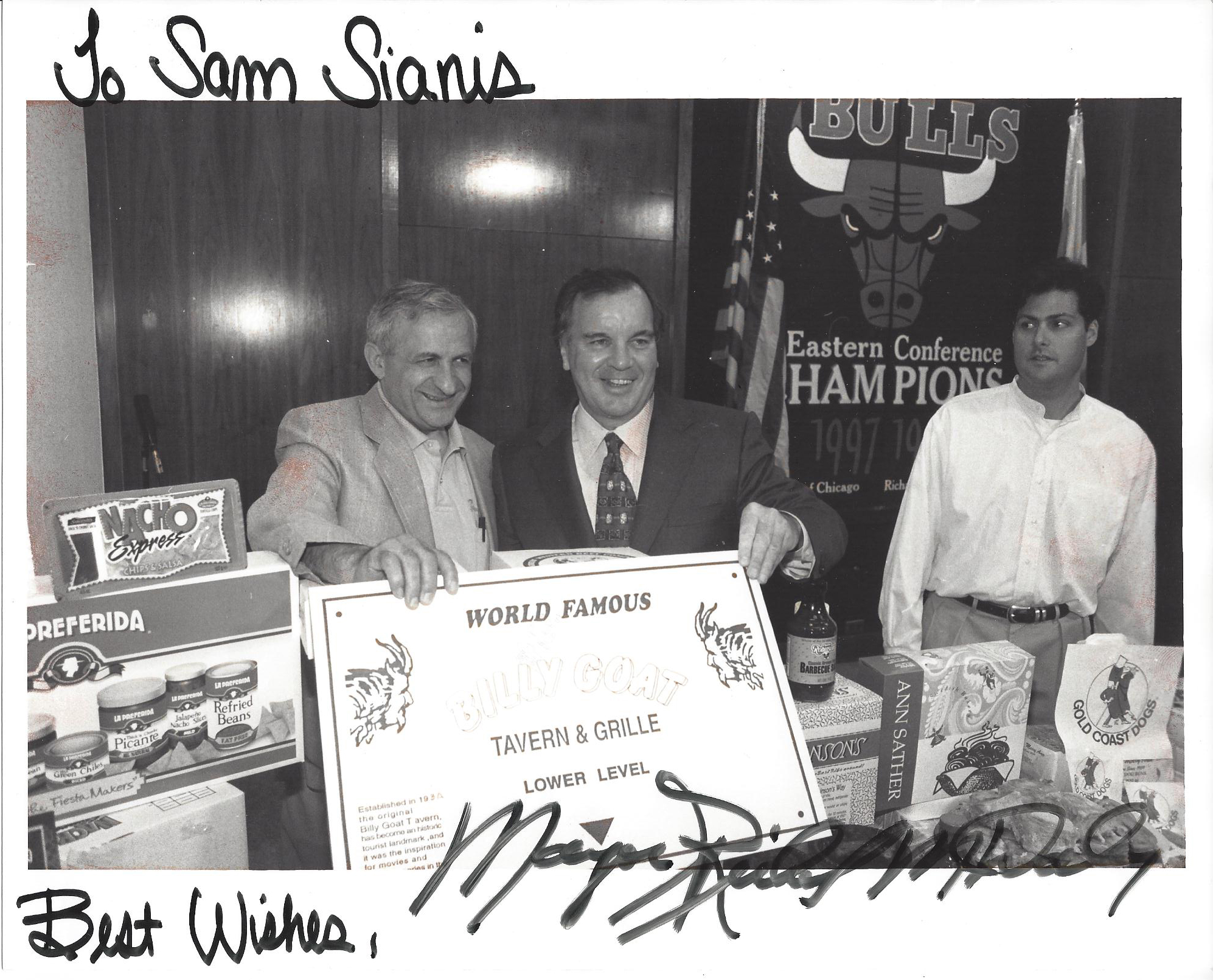 Mayor-Daley-handing-over-Michigan-Ave-Sign
