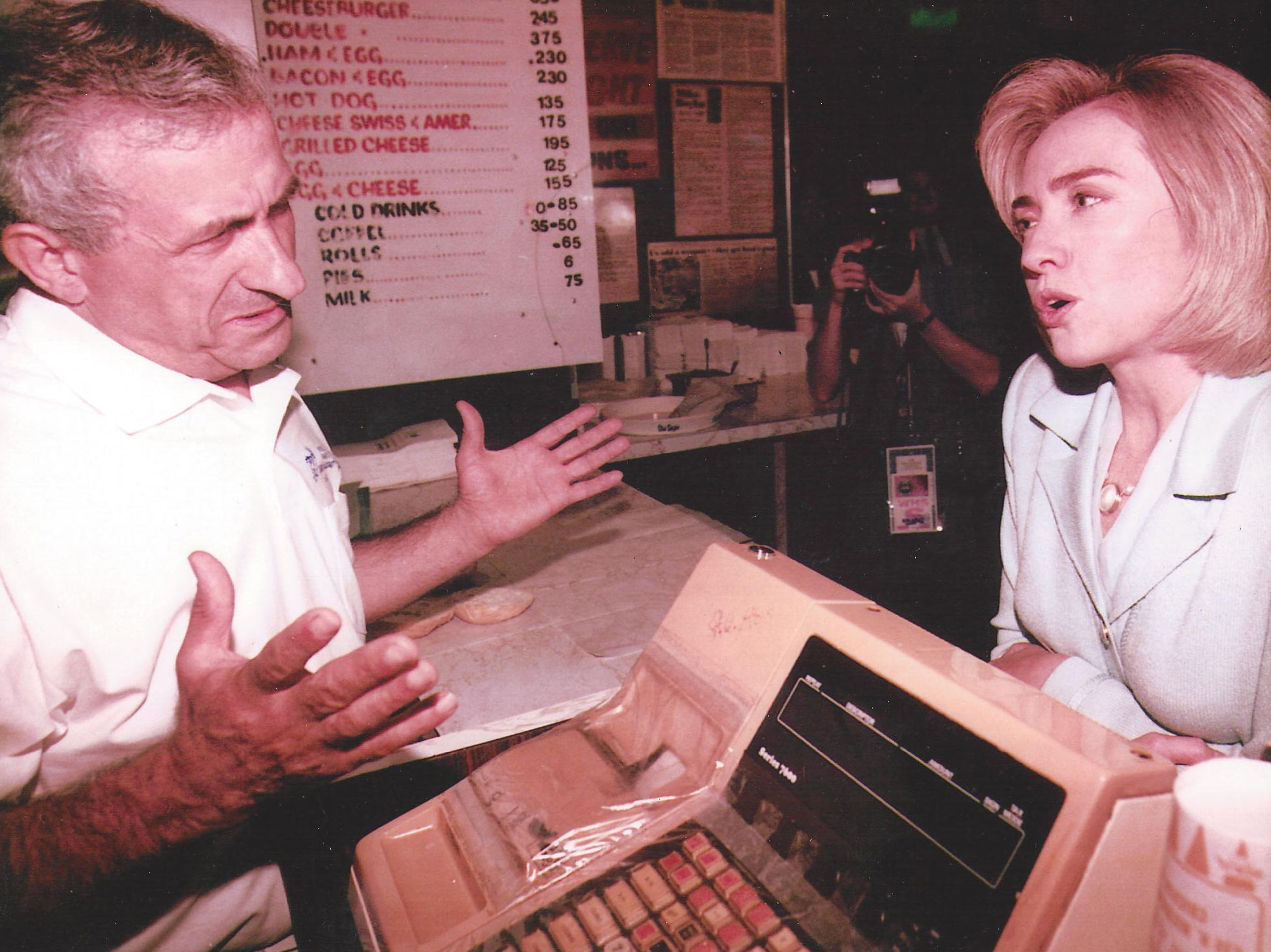 Hillary-Clinton-talking-to-Sam