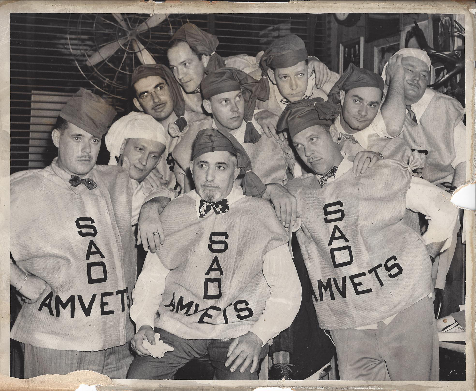 Billy-'Goat'-Sianis-'Sad-Amvets'-pose